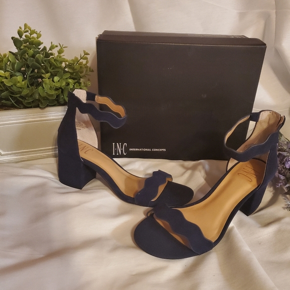 WOMENS INC Concepts Hadwin Scallop Block-Heel Sand Ink Suede  Sandals 6.4M - Picture 1 of 1